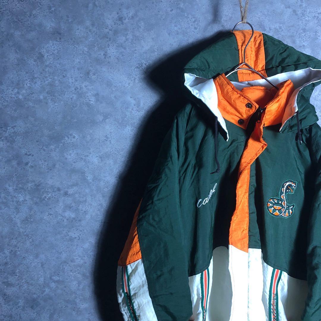 中綿 ナイロンジャケット 背面刺繍デザイン 袖ライン キルティング オフホワイト