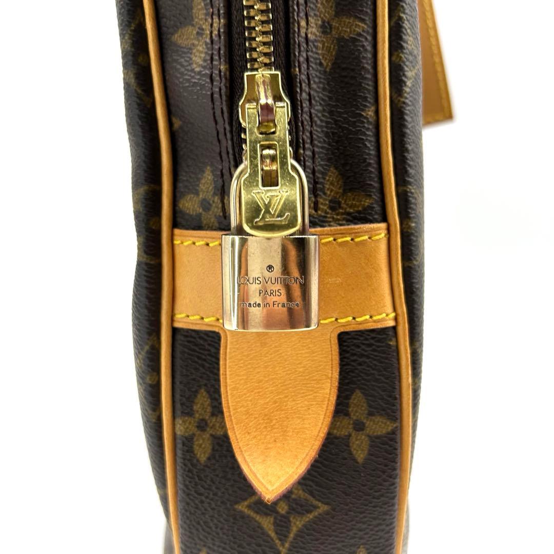 ルイヴィトン ポルトドキュマン ヴォワヤージュ モノグラム　ビジネスバッグ