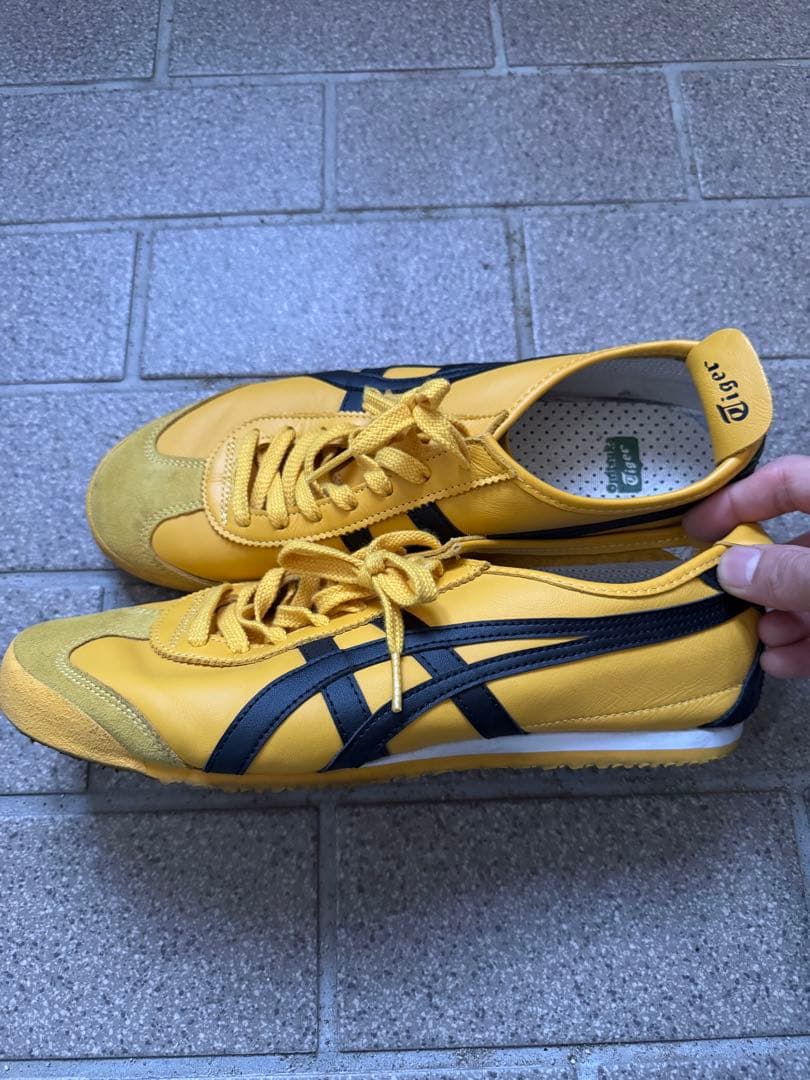 OnitsukaTigerスニーカー イエローブラックオニツカタイガー27.5㎝