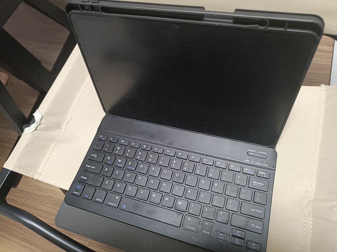 POCO Pad タブレット　キーボードと専用ケース付