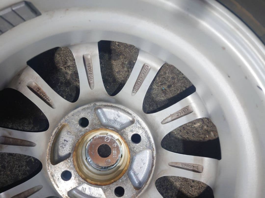 ②スタットレスタイヤ…AZ SPORTS 13インチ ホイールセット