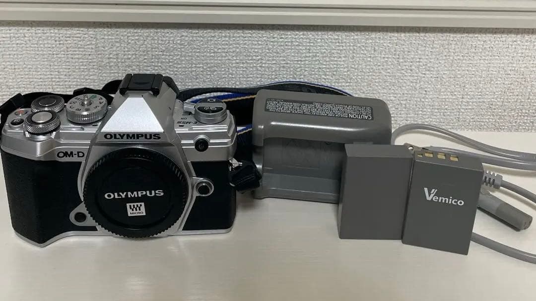 OLYMPUS OM-D E-M5 MarkⅢ 本体、バッテリー付き