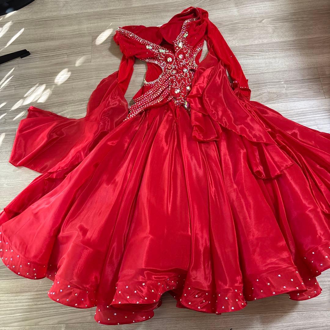 社交ダンス　赤　ドレス　パーティー　競技会　トライアル　豪華