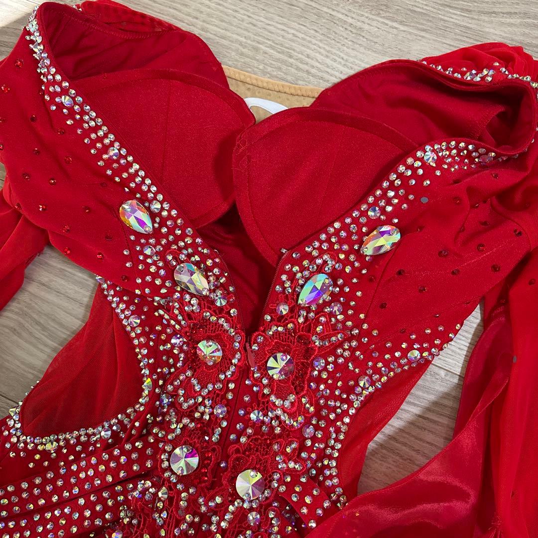 社交ダンス　赤　ドレス　パーティー　競技会　トライアル　豪華