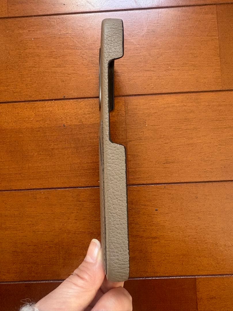 BONAVENTURA ボナベンチュラ iPhone16携帯カバー　エトープ