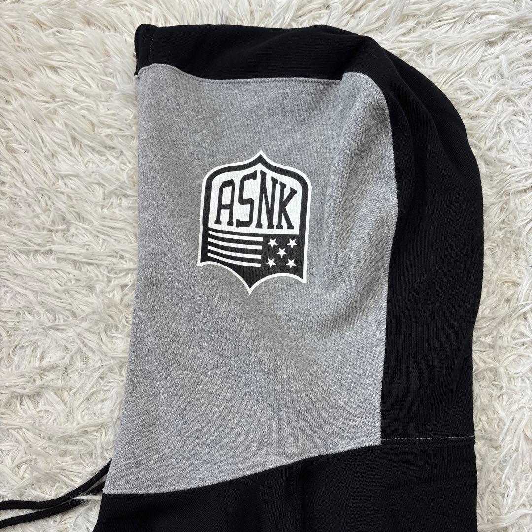 【アベイシングエイプ】 KAWS GAME GEAR パーカー　シャーク　M