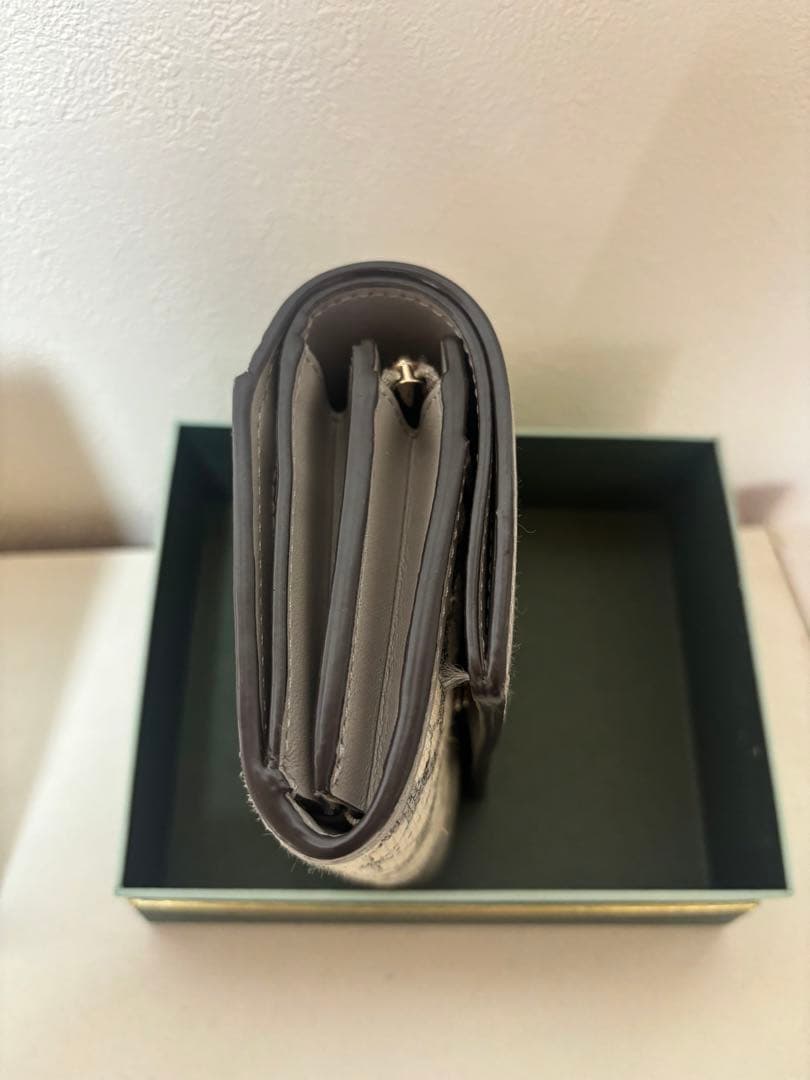 【美品(箱付き)】kate spade(ケイトスペード)二つ折り財布