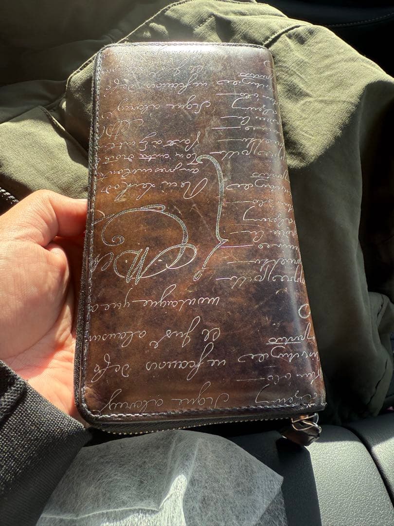 ベルルッティ長財布　銀文字‼️再出品