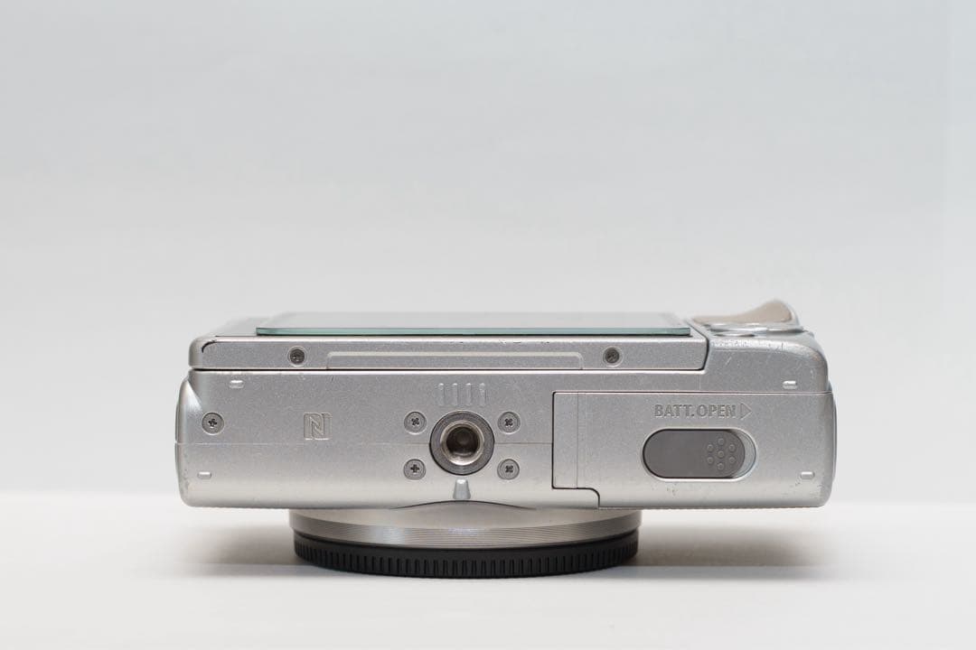 Canon EOS M100 グレー EF-M 22mm F2 STM