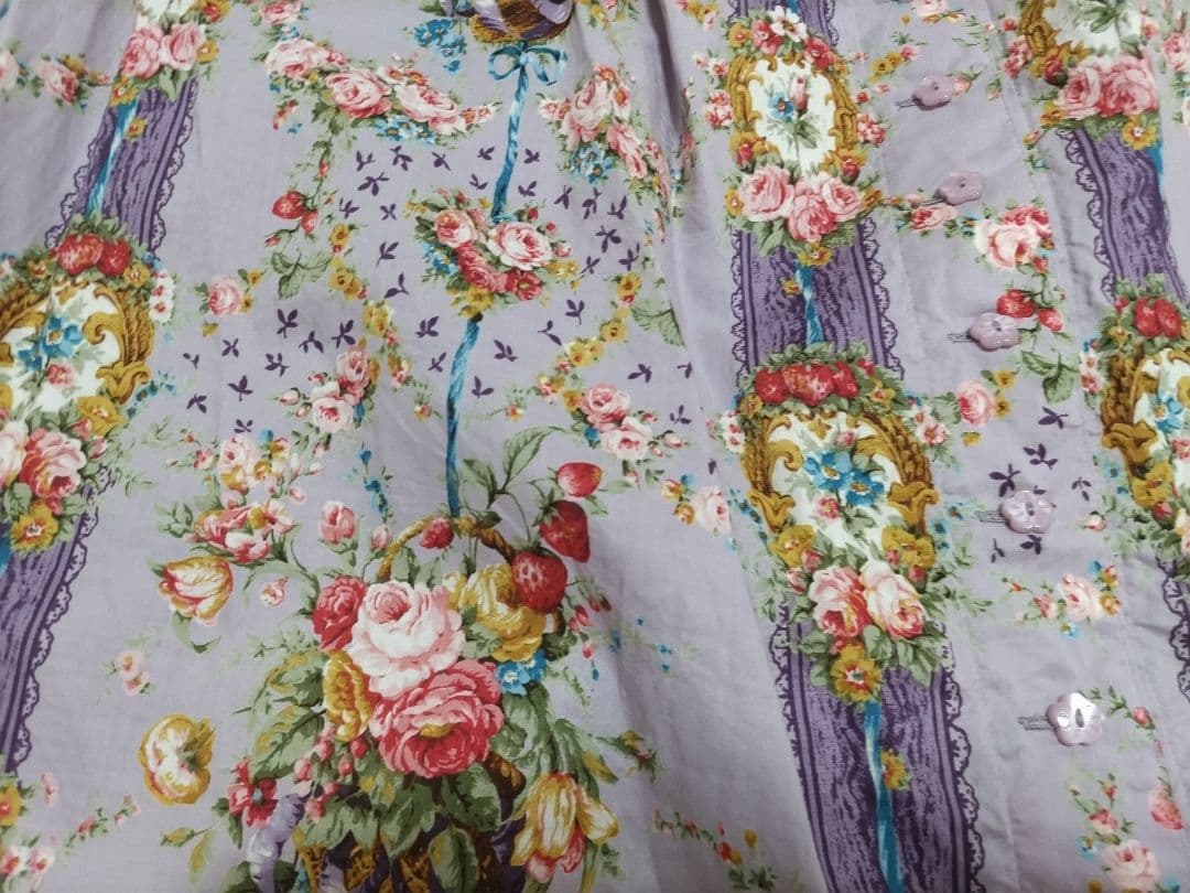 の*ん様 ピンクハウス　クレストフラワー刺繍ブラウス、壁紙模様スカート&バッグ、