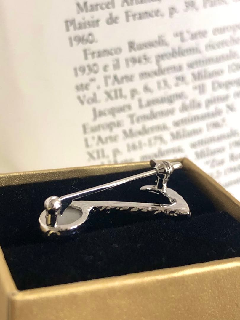 オパール　音符ブローチ