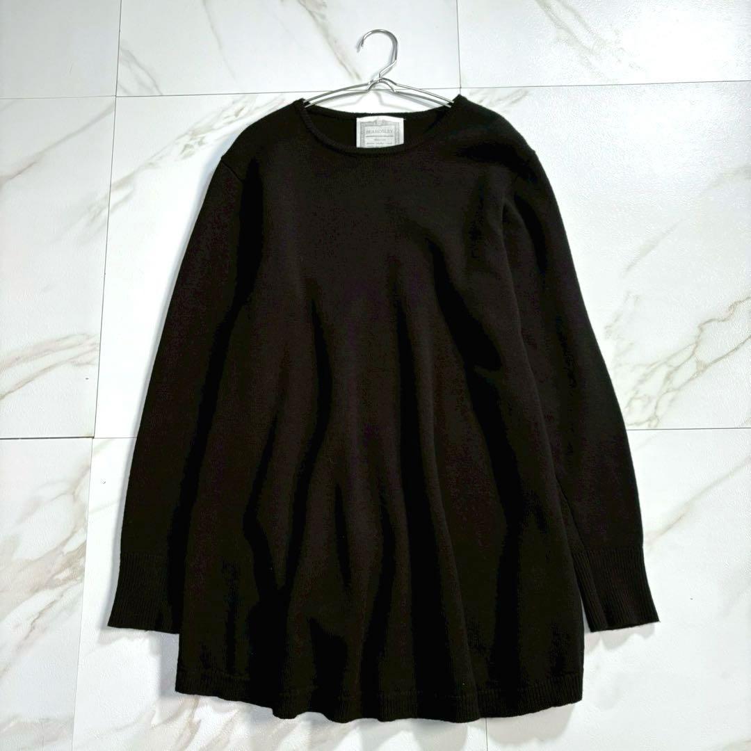 専用【美品】ビアズリー 後ろに鮮やかな刺繍を施した裾モール刺繍ニット 黒 F