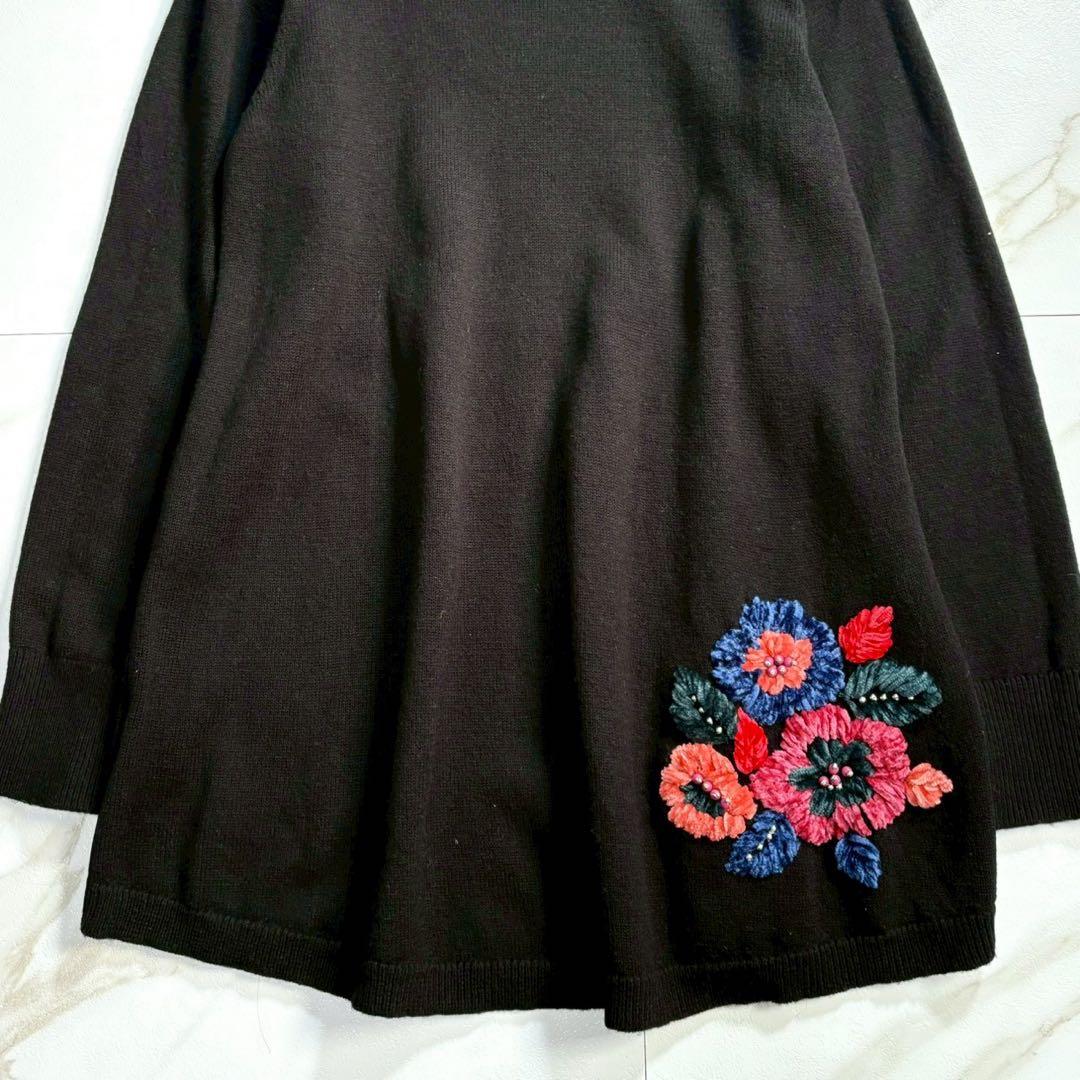 専用【美品】ビアズリー 後ろに鮮やかな刺繍を施した裾モール刺繍ニット 黒 F