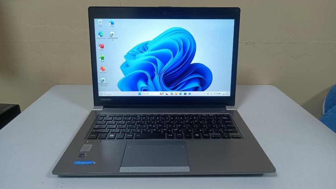 タッチ機能ノートパソコンTOSHIBA Core i5 SSD128Gメモリ8G