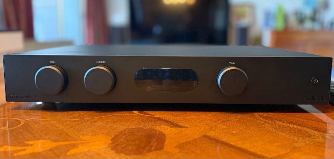 audiolab「8300A」バイワイヤ対応アンプ　ブラック
