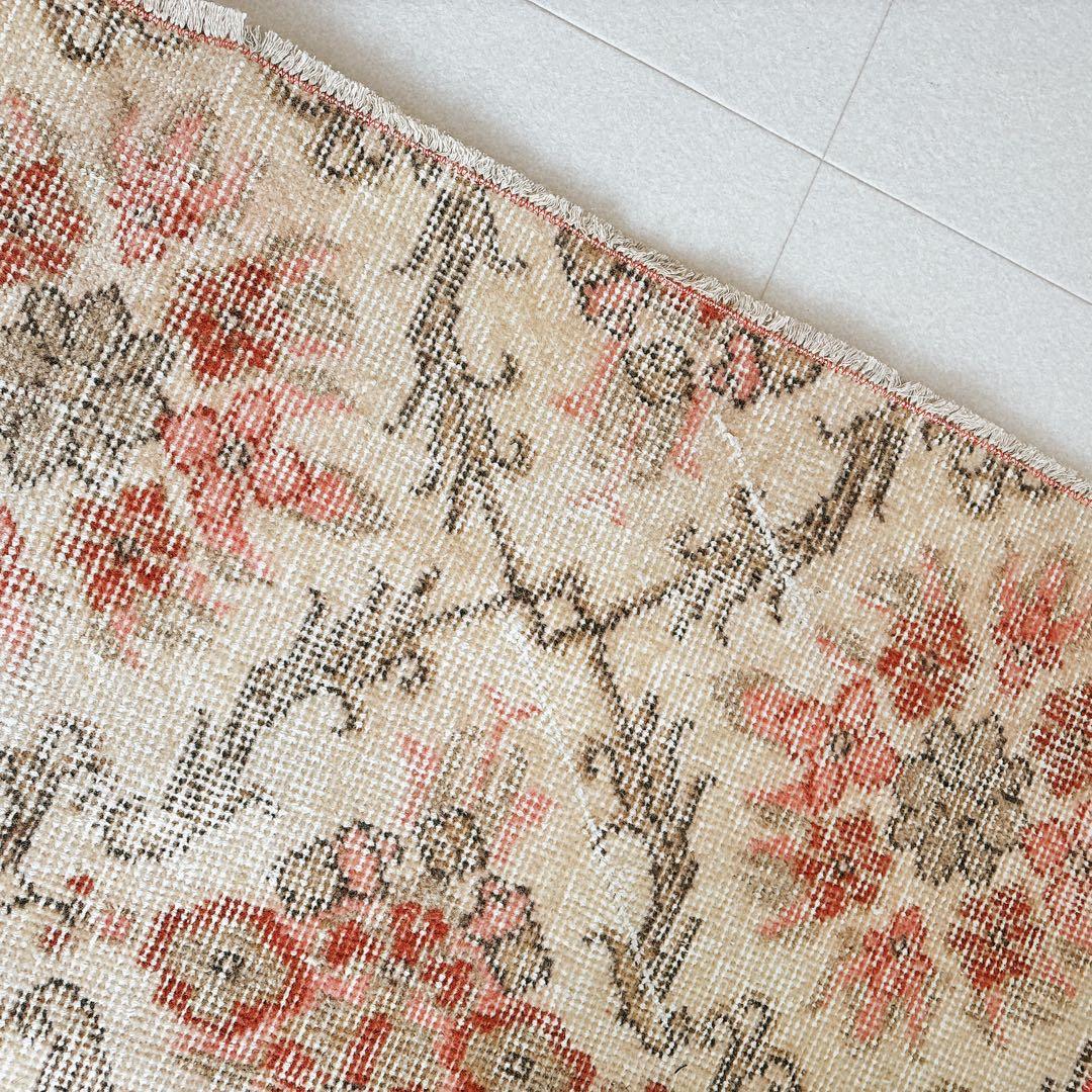 トルコ　ヴィンテージラグ　ピンク　クラシカルフラワー