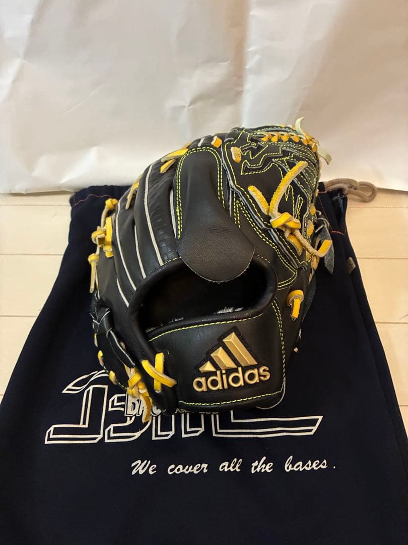 adidas 一般軟式用グローブ 黒/黄色 収納袋付き