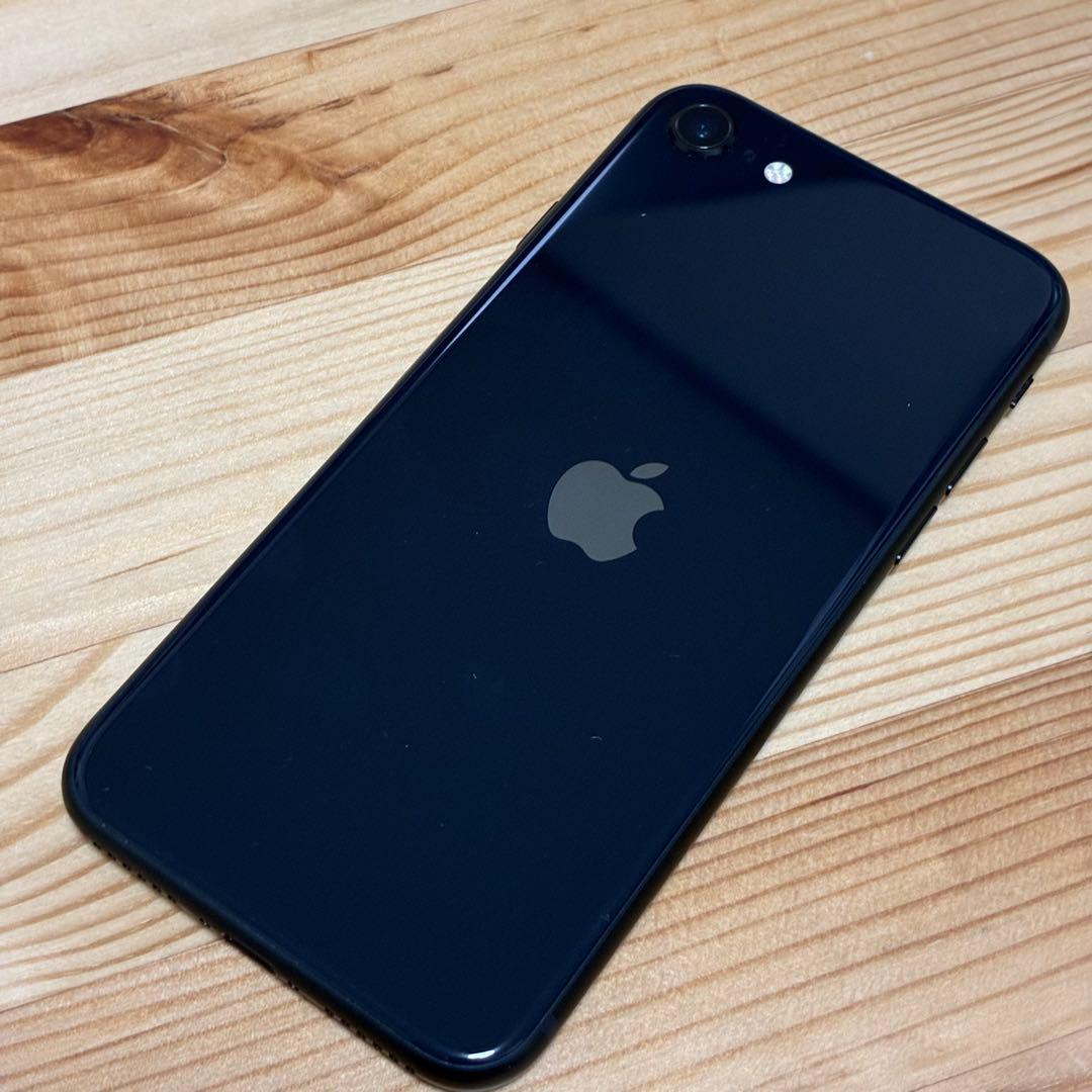 バッテリー新品　iPhoneSE第3世代64GB SIMフリー　美品　おまけ付き