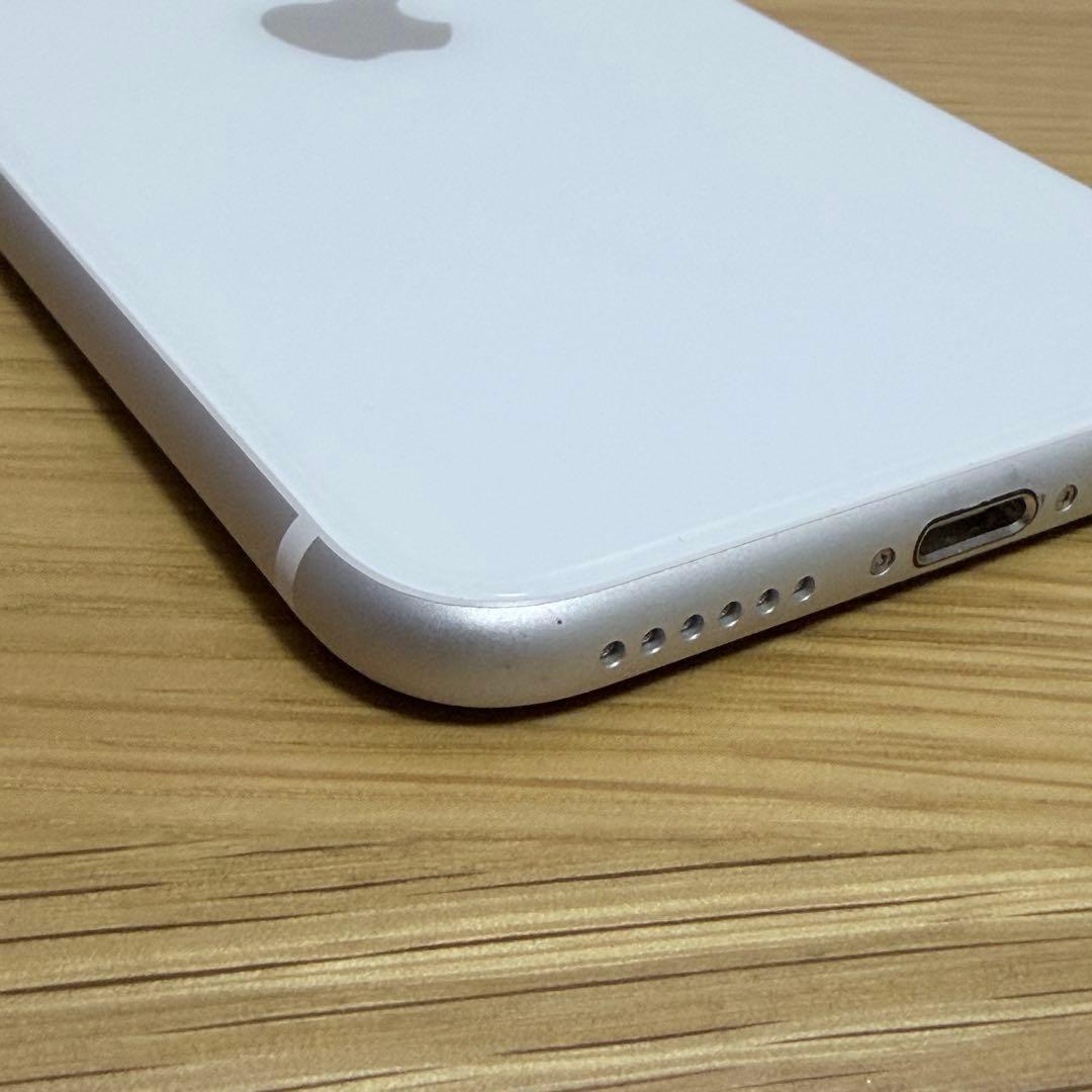 iPhone SE 第2世代　64GB ホワイト