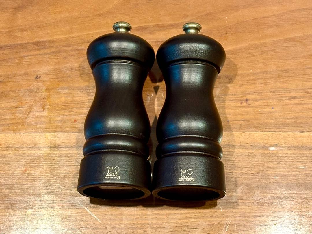 プジョー ソルト＆ペッパーミル 木製 手動 スタンド付