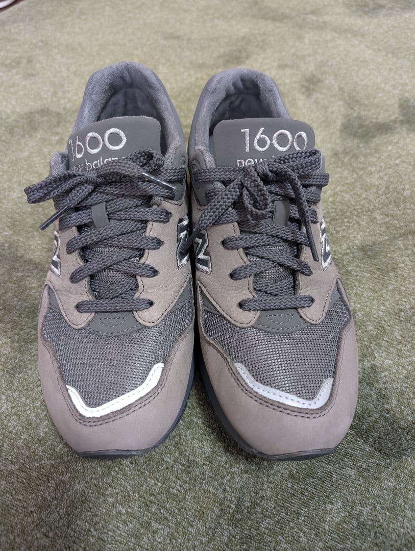セール中 美品 New Balance 1600 グレー スニーカー