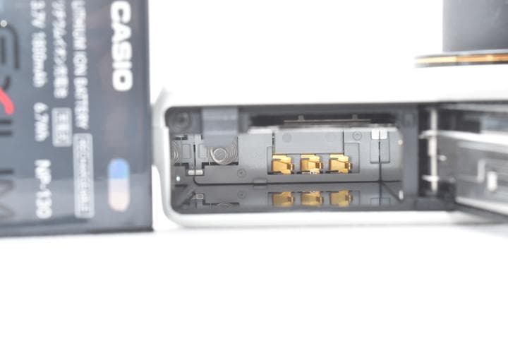 CASIO EXILIM EX-ZR300 ホワイト