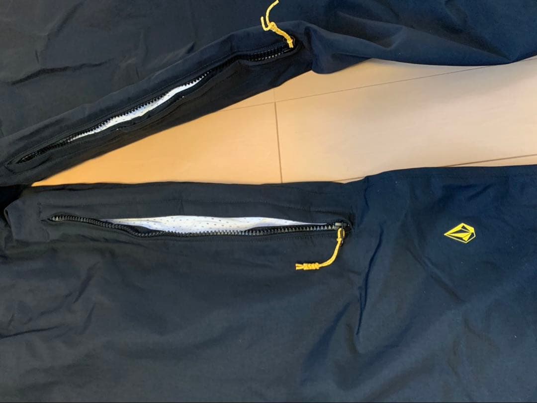 専用です・VOLCOM 防水フード付きジャケット【ジャケットのみ】