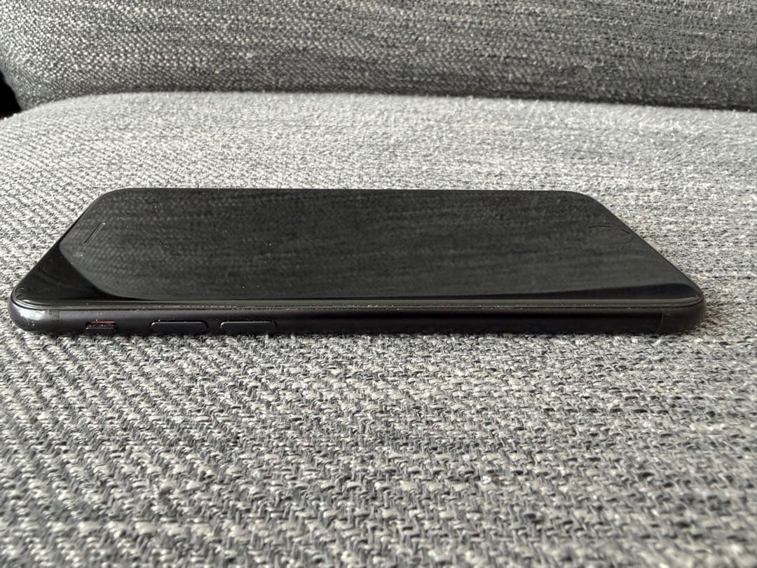 iPhone SE 第二世代 64GB ブラック SIMフリー