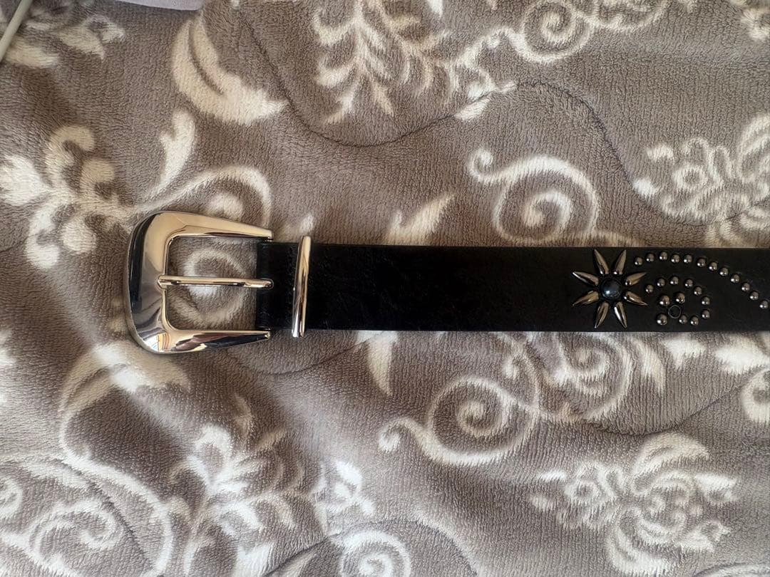 装飾付き黒ベルト