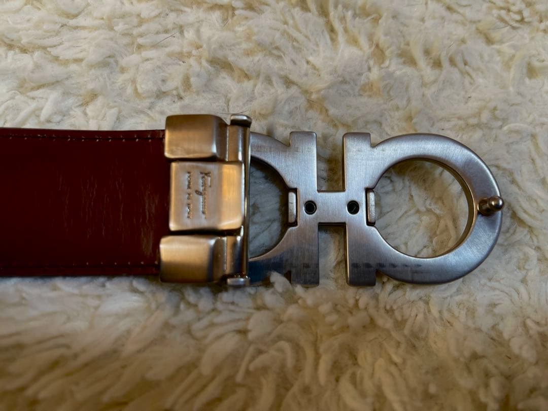 Ferragamo 美品　リバーシブル（黒＝茶）シルバーバックル　レザーベルト