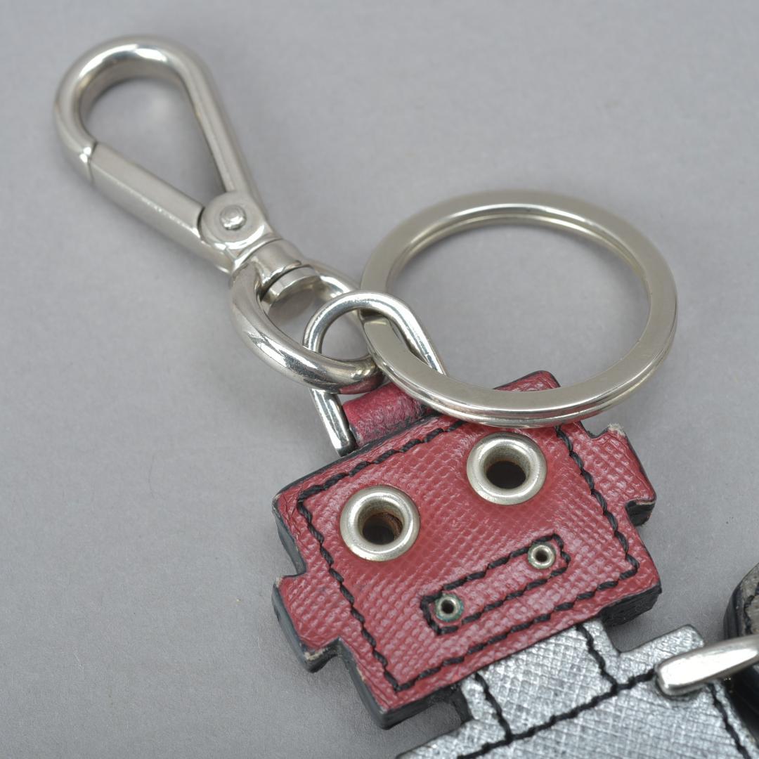 ☺*︎様 美品 PRADA プラダ ロボットチャーム キーホルダー 2AR240