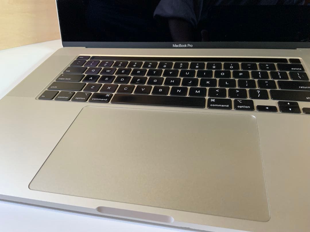 MacBookPro16 2019 8コアi9 32GBメモリ1TB USキー