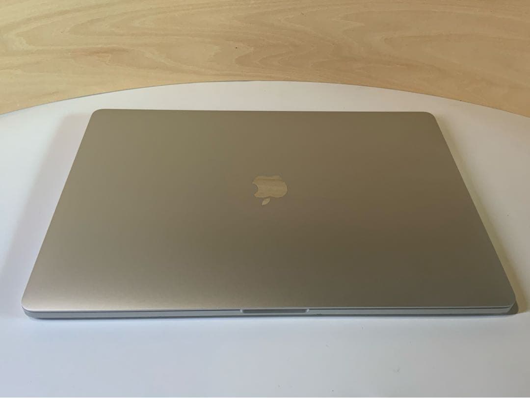 MacBookPro16 2019 8コアi9 32GBメモリ1TB USキー