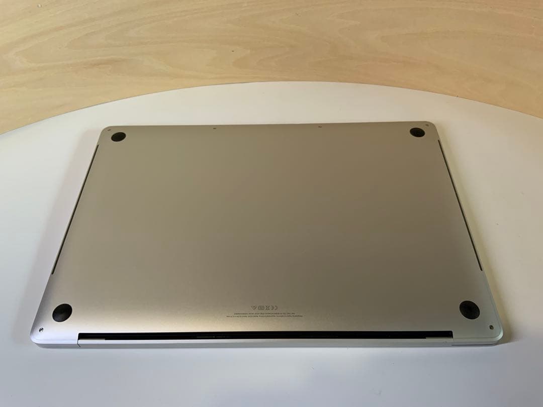 MacBookPro16 2019 8コアi9 32GBメモリ1TB USキー