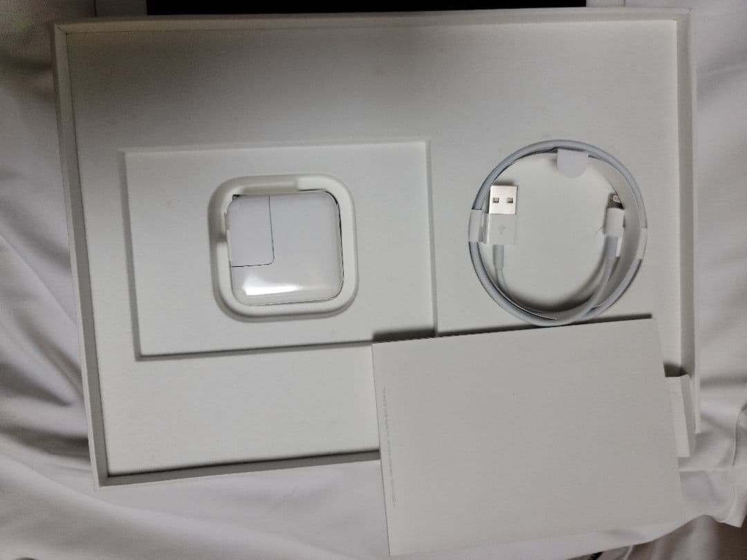 AppleアップルiPad　(第６世代)32GB