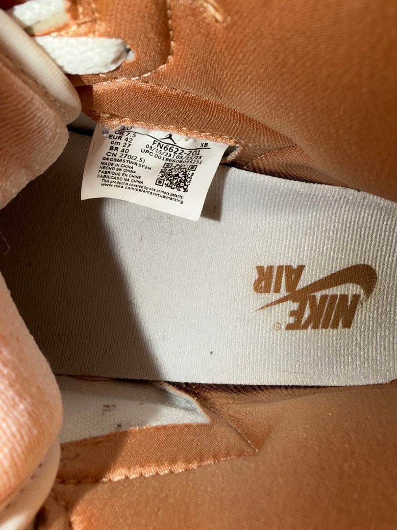 【ナイキ　ジョーダン】ハイカットスニーカー プラリネ ベージュ/ホワイト