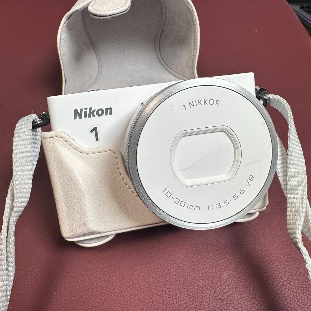 美品】Nikon 1 J4 ホワイト ボティ＋標準レンズセット SD16GB付