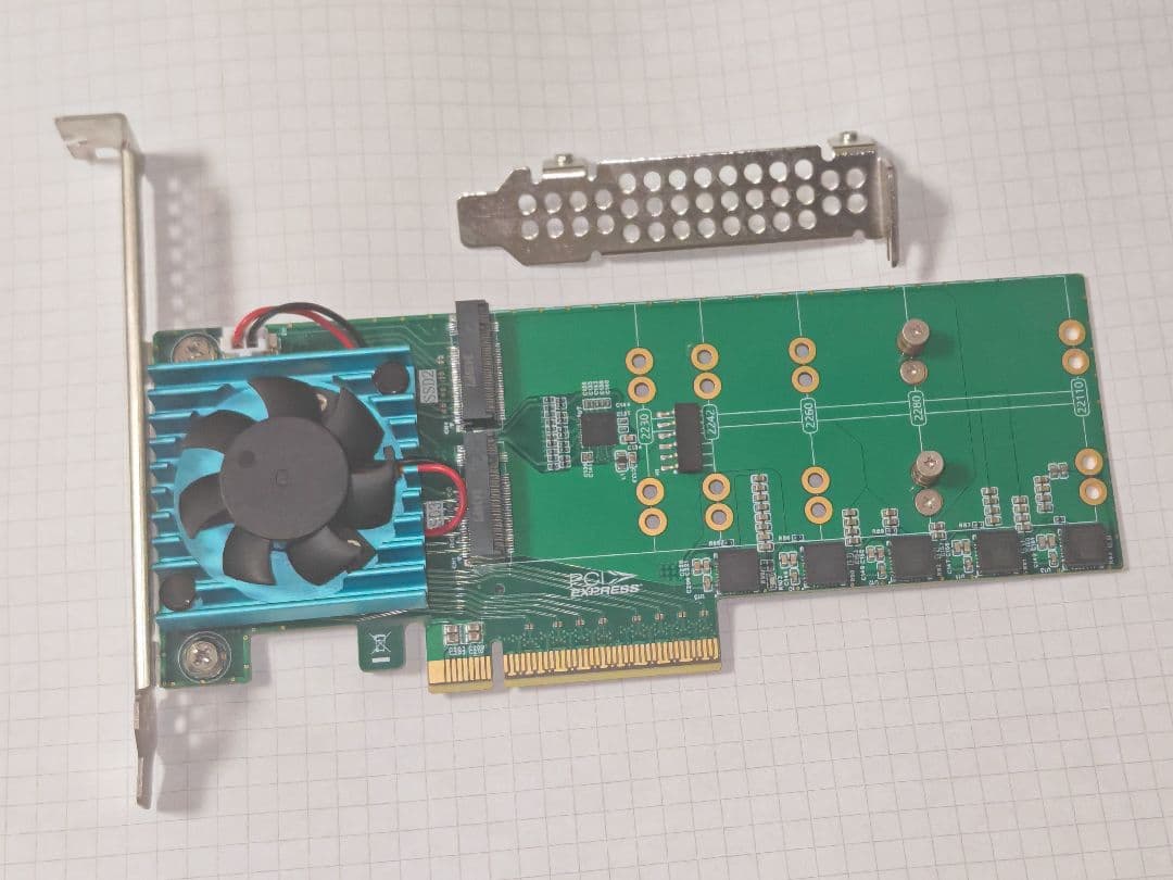 4ベイ PCIE M.2 NVMeアダプタ 分岐不要