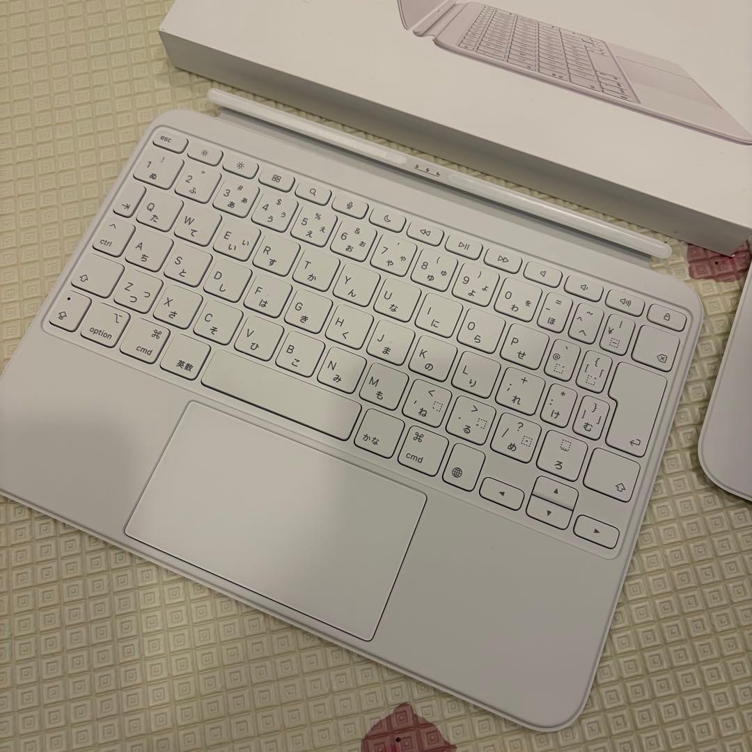 ひ*り様 iPad Magic Keyboard folio 第10世代対応