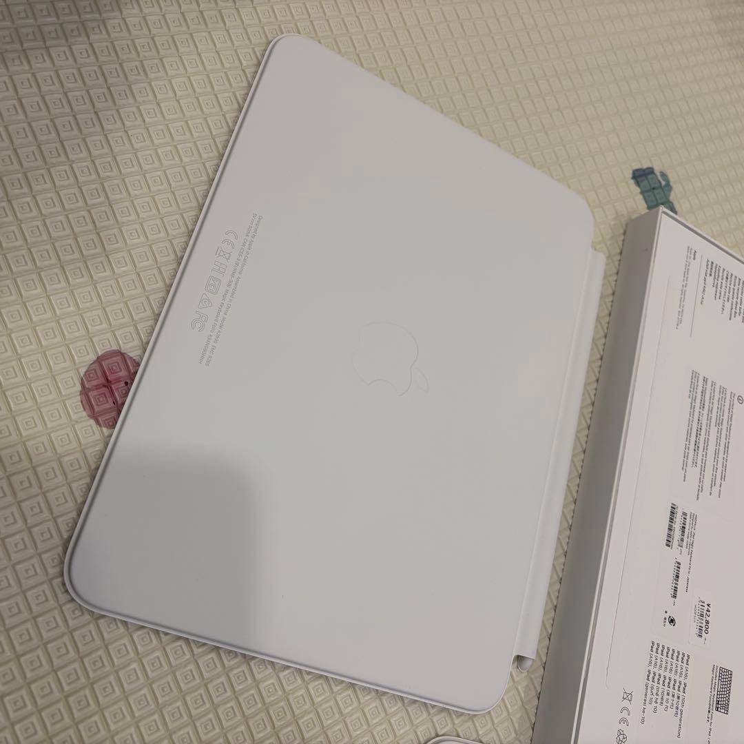 ひ*り様 iPad Magic Keyboard folio 第10世代対応