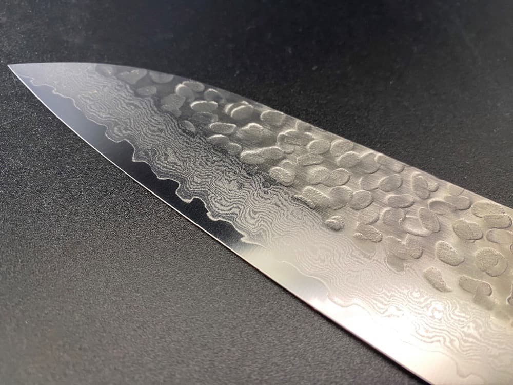 魅了される美しさ。堺孝行 ダマスカス牛刀 210mm 槌目マホガニー柄