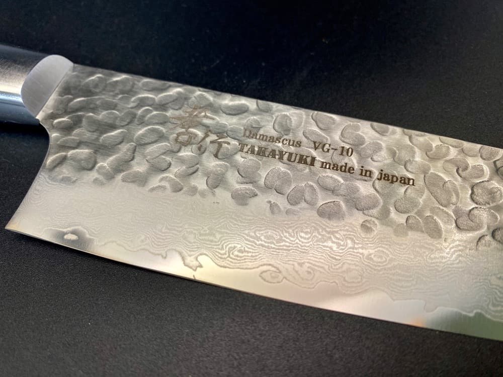 魅了される美しさ。堺孝行 ダマスカス牛刀 210mm 槌目マホガニー柄