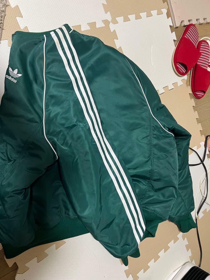 adidas グリーン ジャケット　カレッジ　グリーン