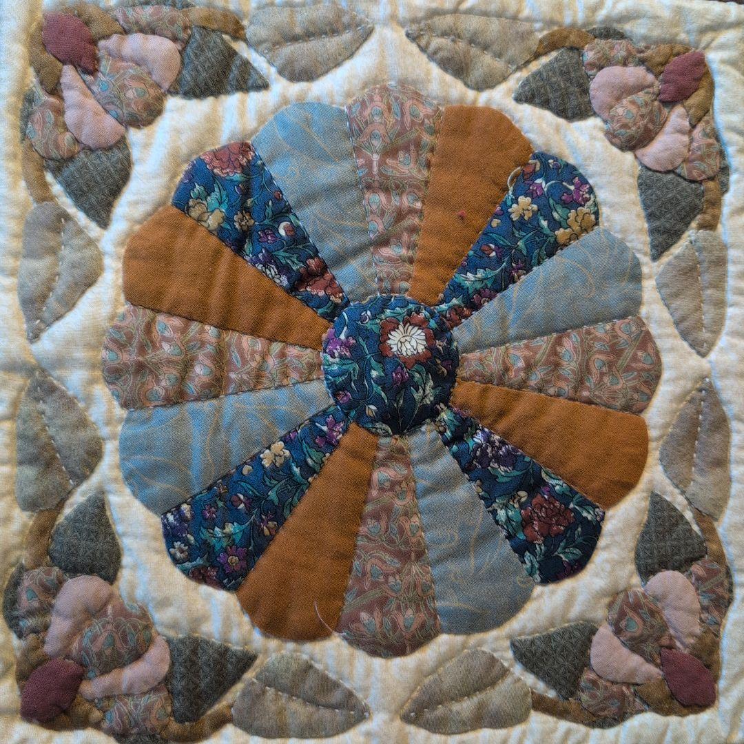 カラフルな手作りキルト