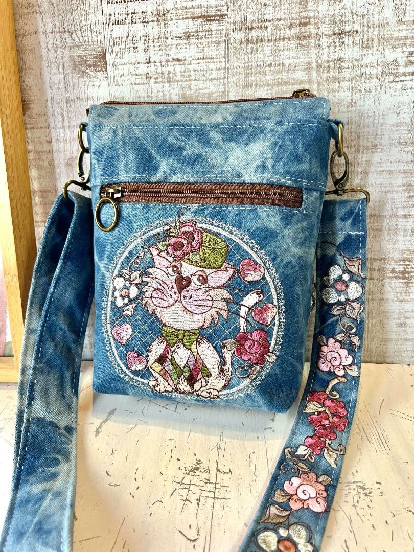 はなこ様リクエスト＊ロラライハリス♡ライトブルーWデニム♡刺繍のサコッシュ