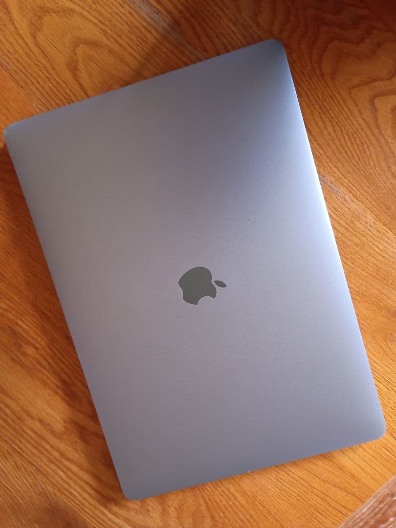 Apple MacBookpro　2016 15インチ シルバー ジャンク？