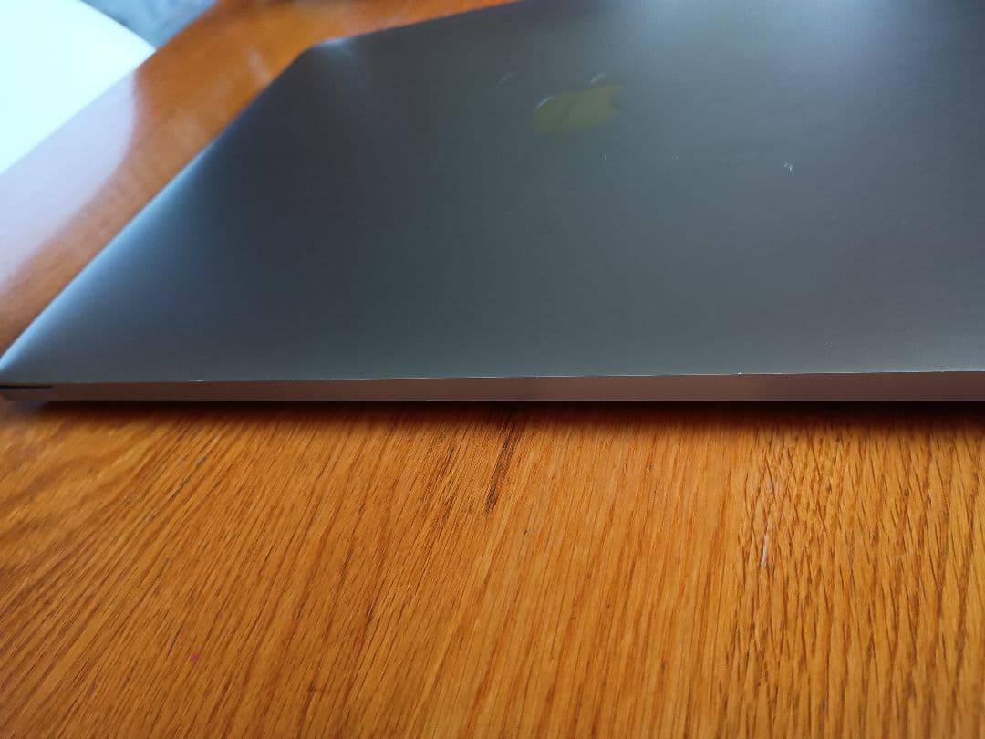 Apple MacBookpro　2016 15インチ シルバー ジャンク？