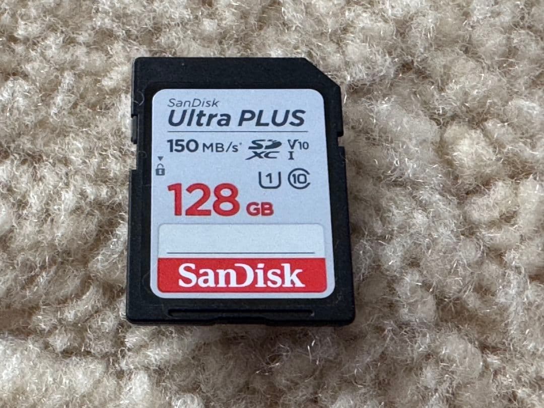 OLYMPUS オリンパス　PEN E-P7 シルバー（SDカード付）