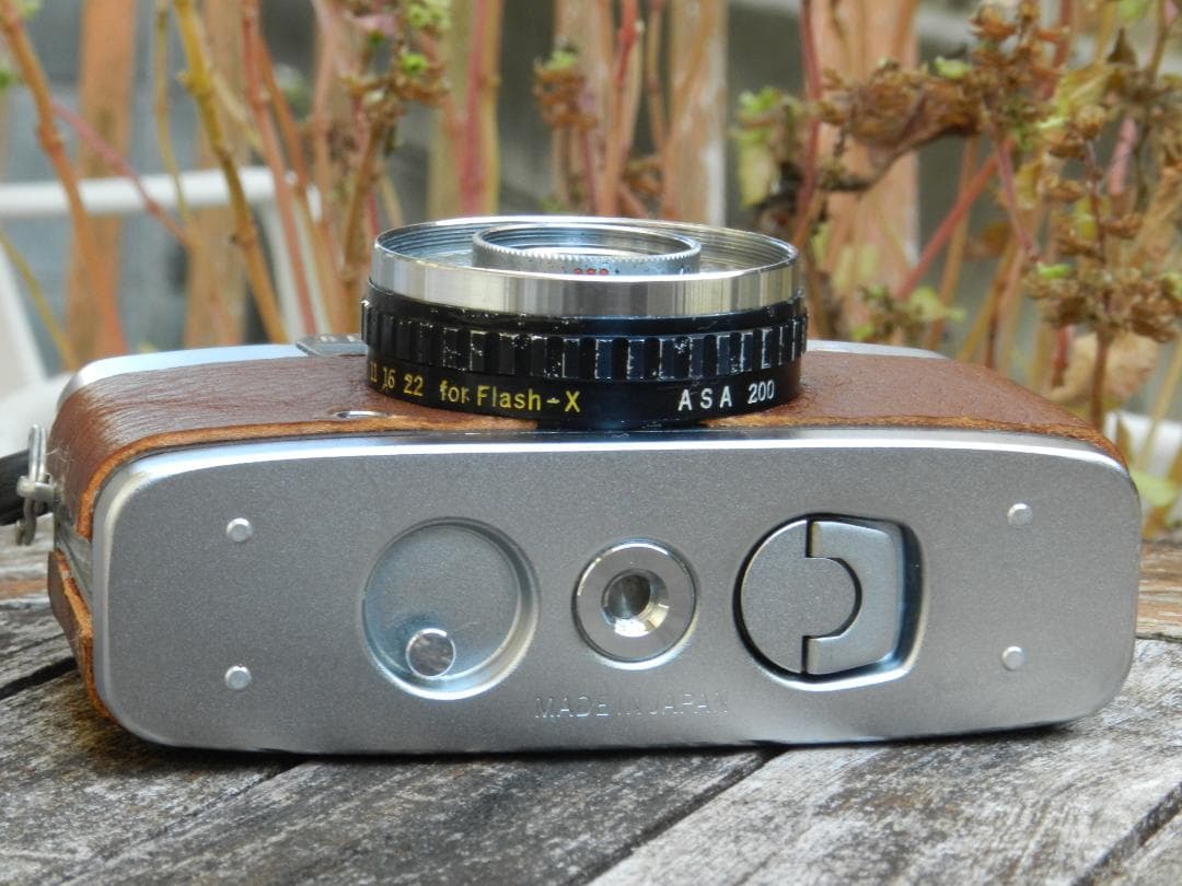 本革　　ブラウン　OLYMPUS-PEN EE-S ハーフフレイムフィルムカメラ