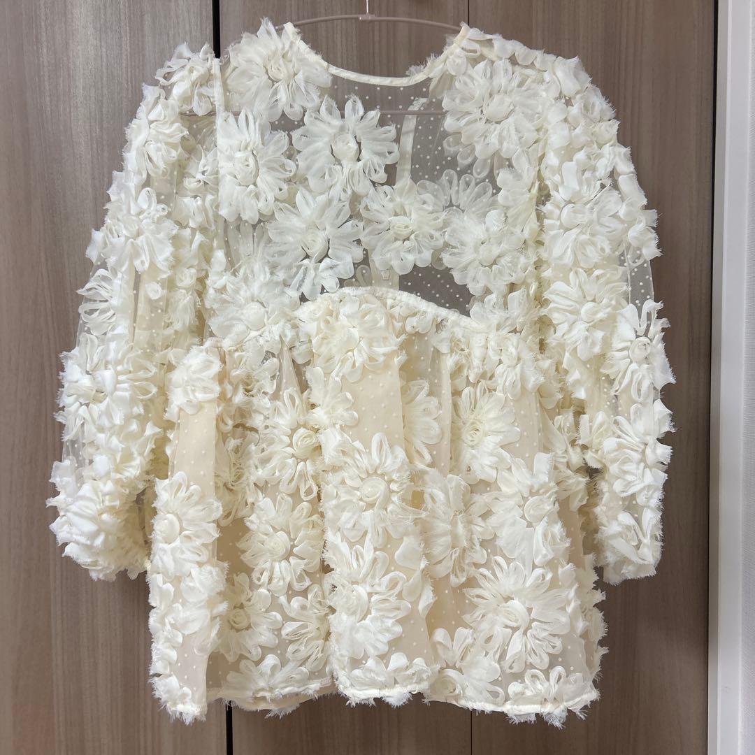 【美品】flower peplum blouse acka ベージュ